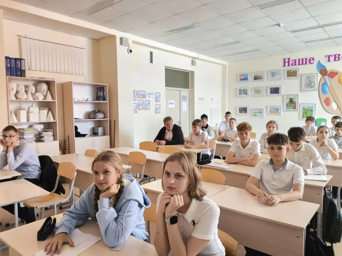 Видео-просмотр ко Дню славянской письменности в МАОУ СОШ №19 им. Героя России С. А. Нат...