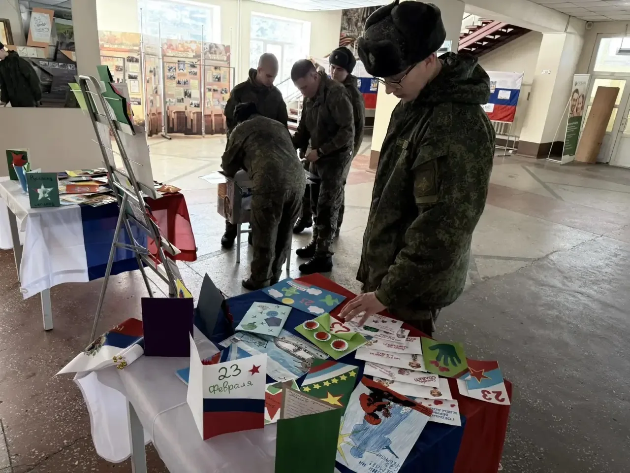 Рисунки наших ребят выставили в воинской части в рамках акции «Время героев»