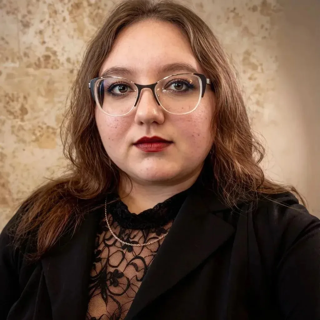 От студентки до педагога: история выпускницы, о творчестве, страхе чистого листа и своё...