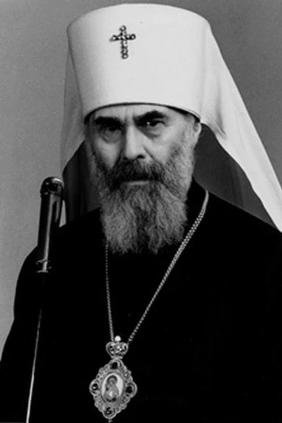 И всю жизнь, всю жизнь без остатка сделать не словом благодарности, не песнью благодарности, а живой