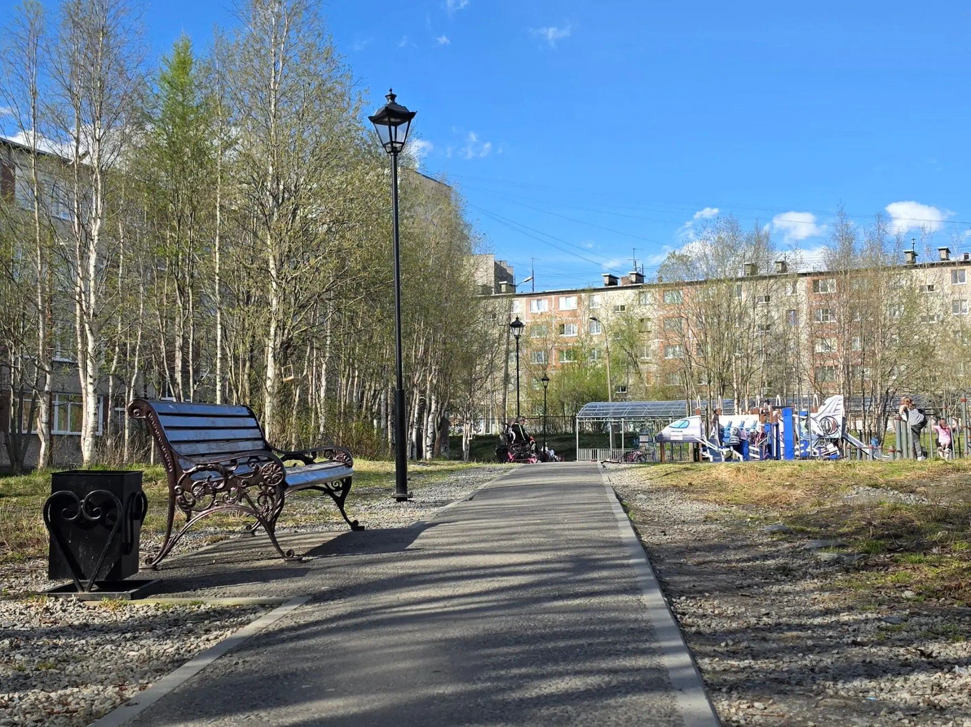 ☀️ Стадион школы №14 – место притяжения детей и взрослых всего микрорайона в любое время года! Здесь