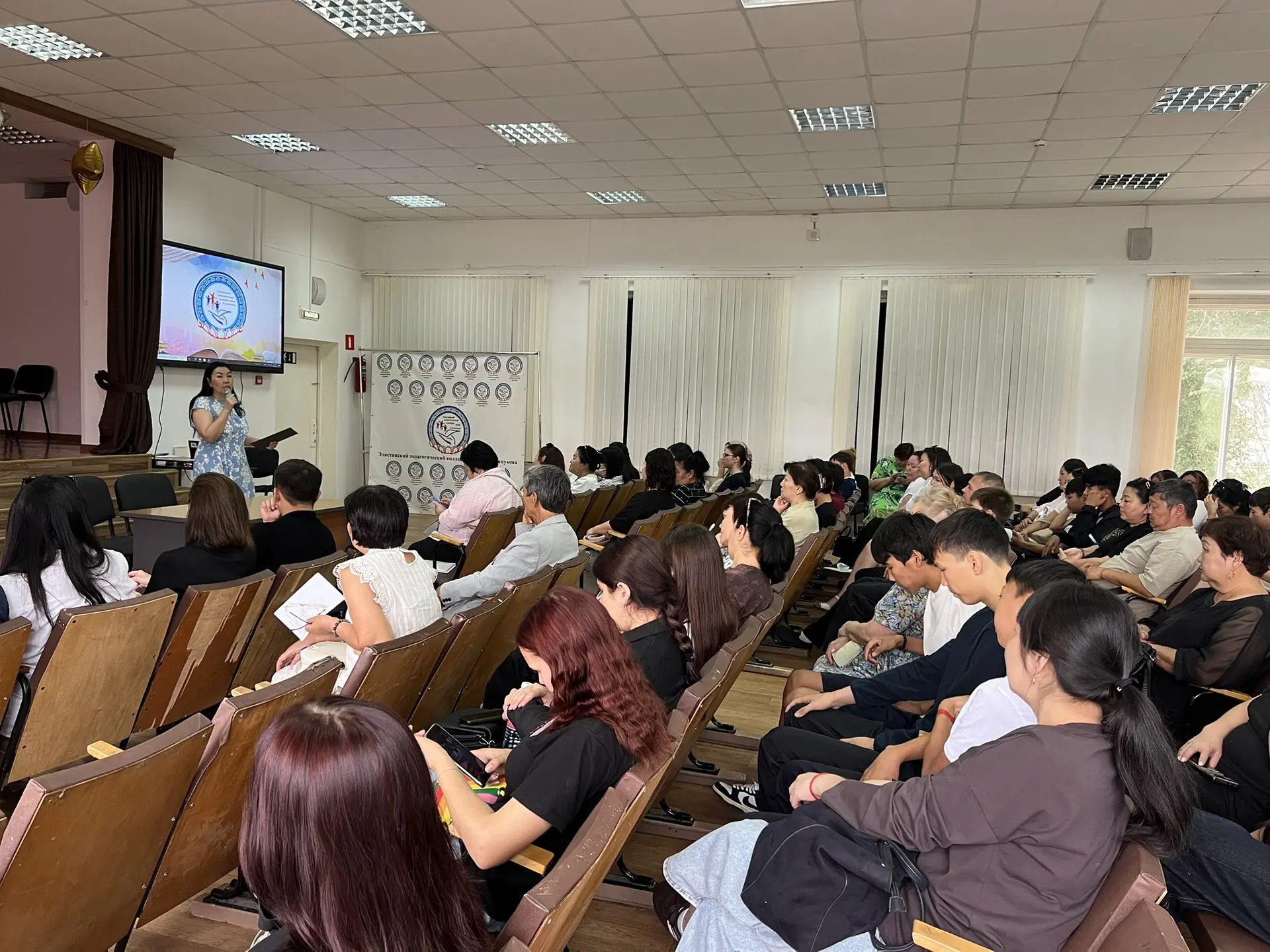 28.08 состоялось родительское собрание для студентов 1-х курсов и их родителей. Директо...