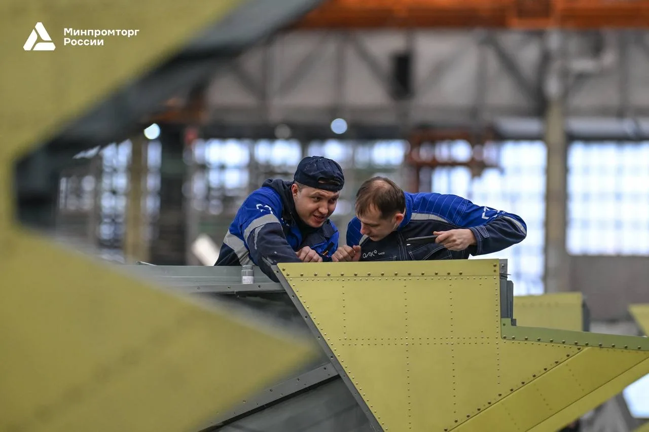 🇷🇺 Минпромторг России поздравляет с Днём защитника Отечества!  Это праздник мужества, ответственност