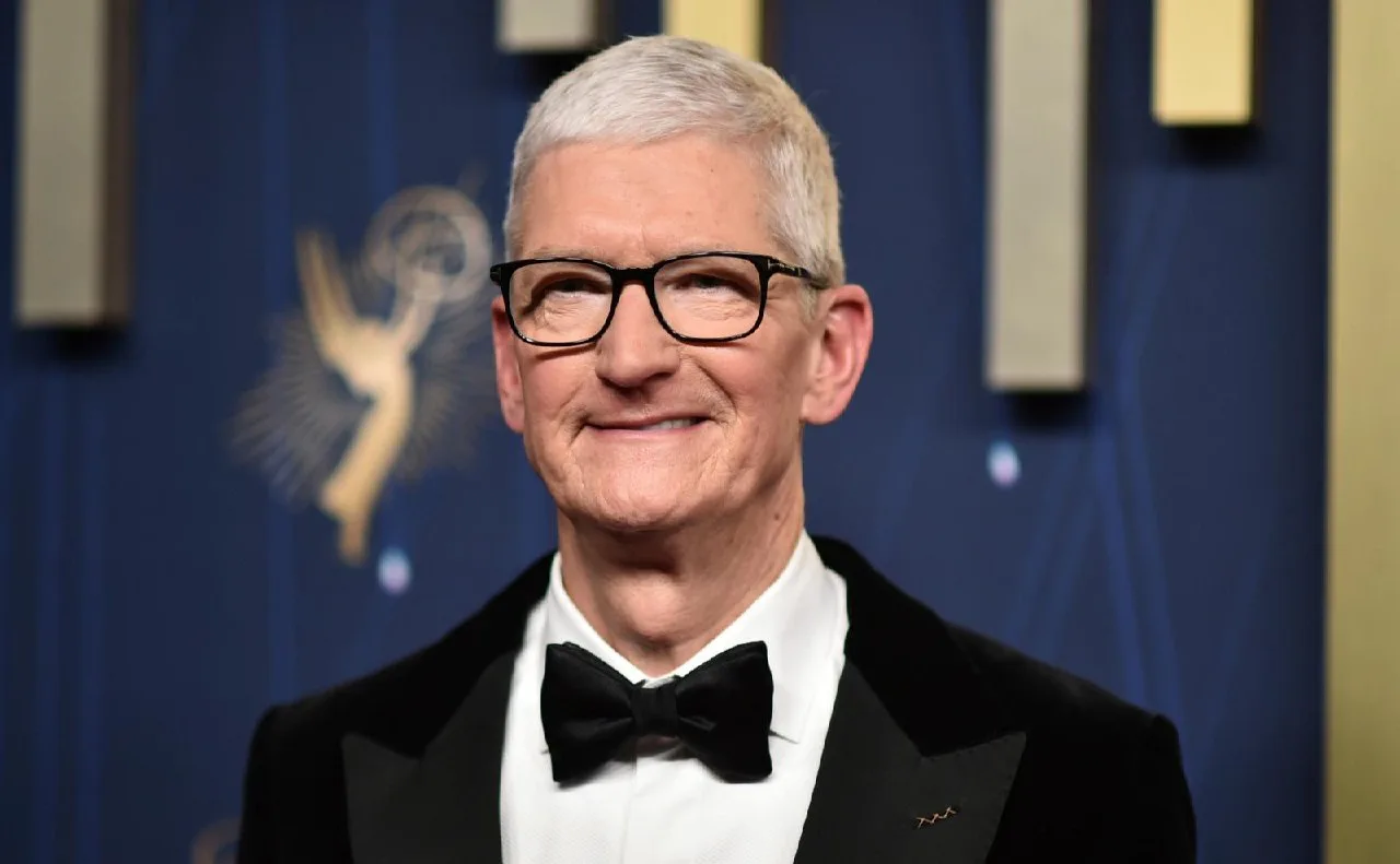 💰📉 Тим Кук продал акции Apple на $64 млн
