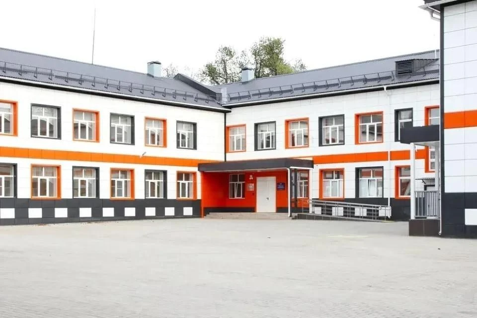 🏫 В Докучаевском округе завершили капремонт Еленовской школы №2