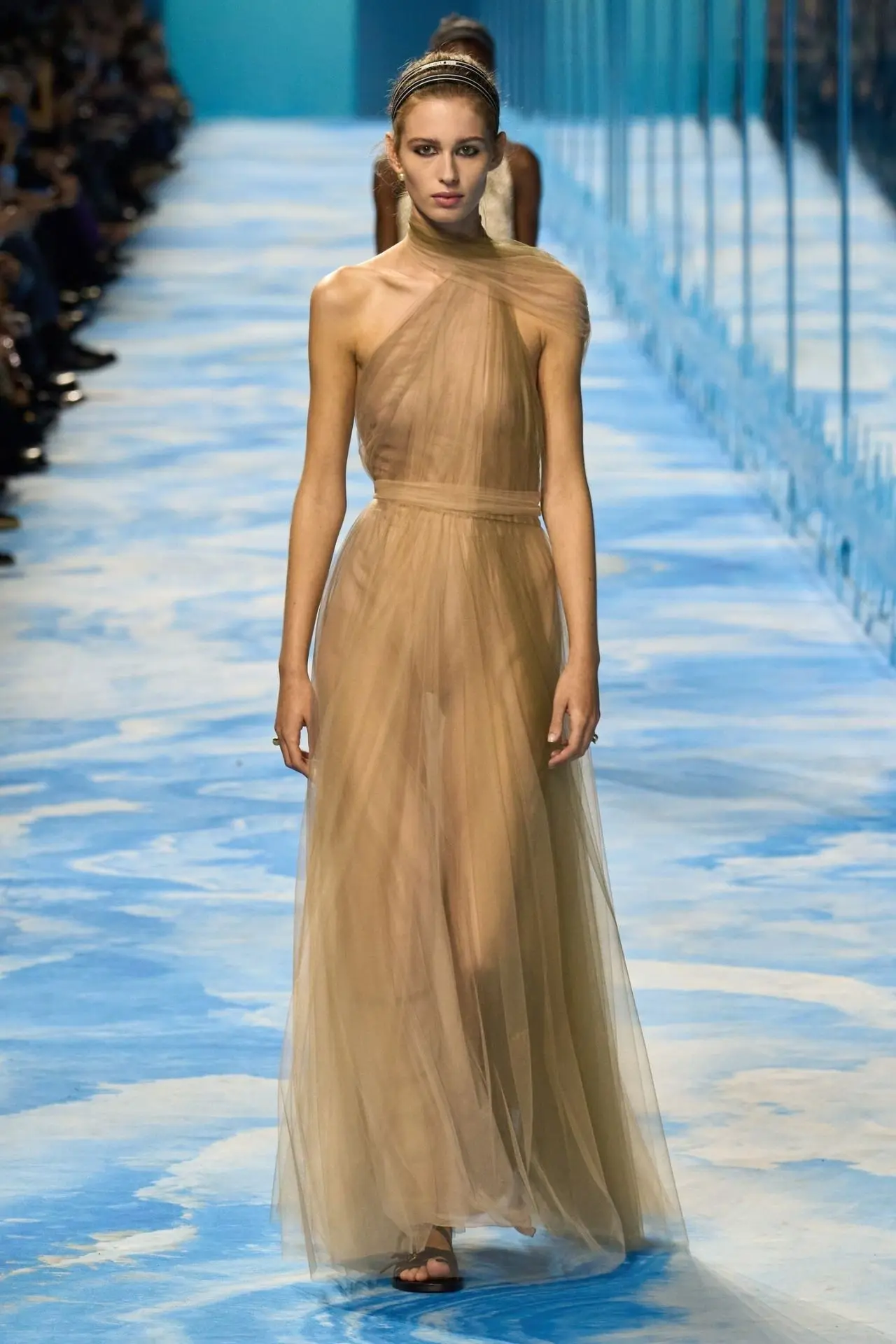Высокая мода  Christian Dior, 2027.