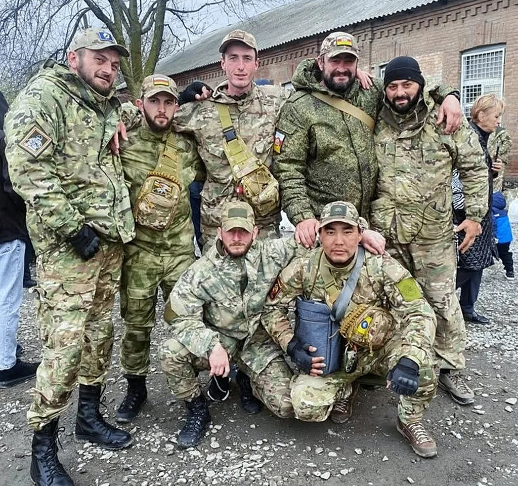 В кадре штурмовики из Осетии, Бурятии и не только, а Родина у них одна - Россия! 🇷🇺