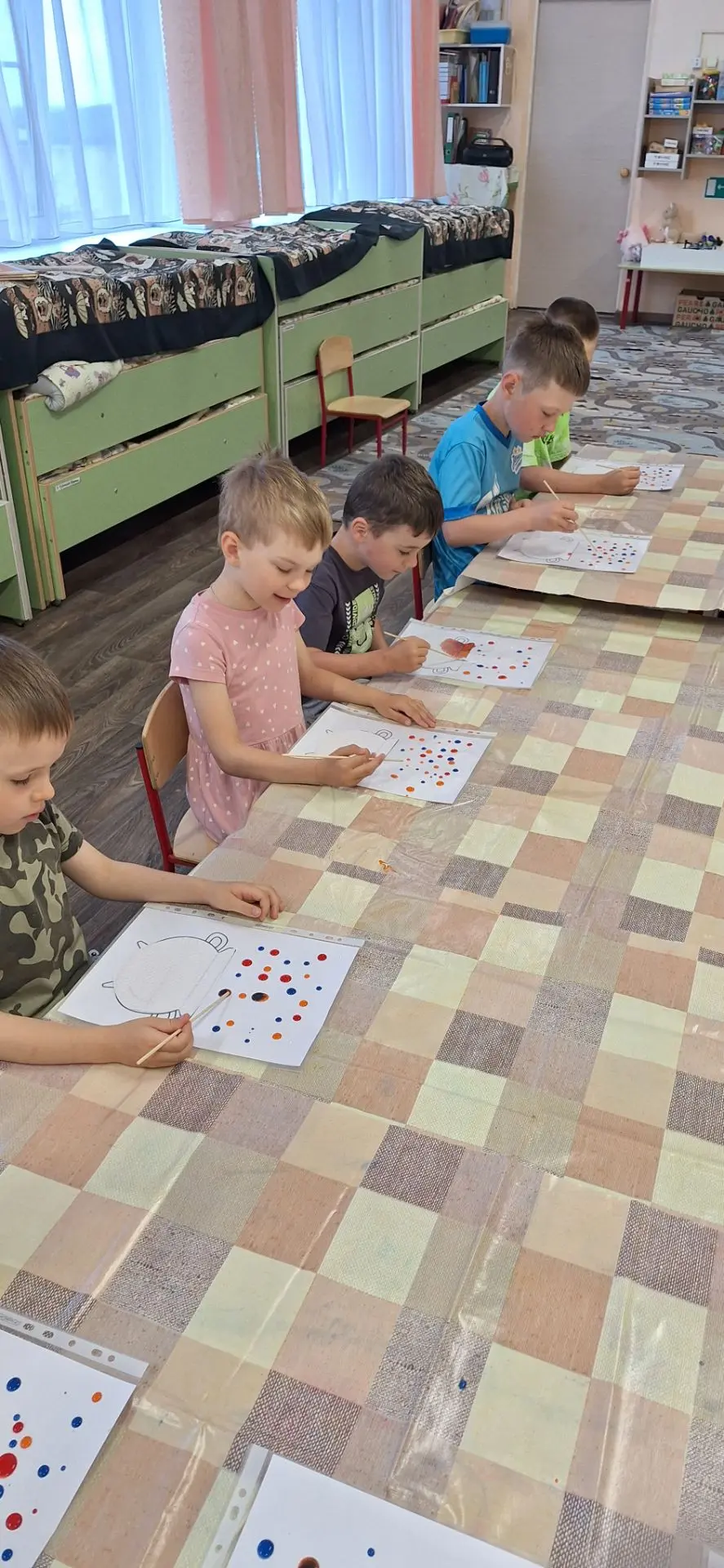 Ребята из группы "Зайчики" превратились в настоящих волшебников.