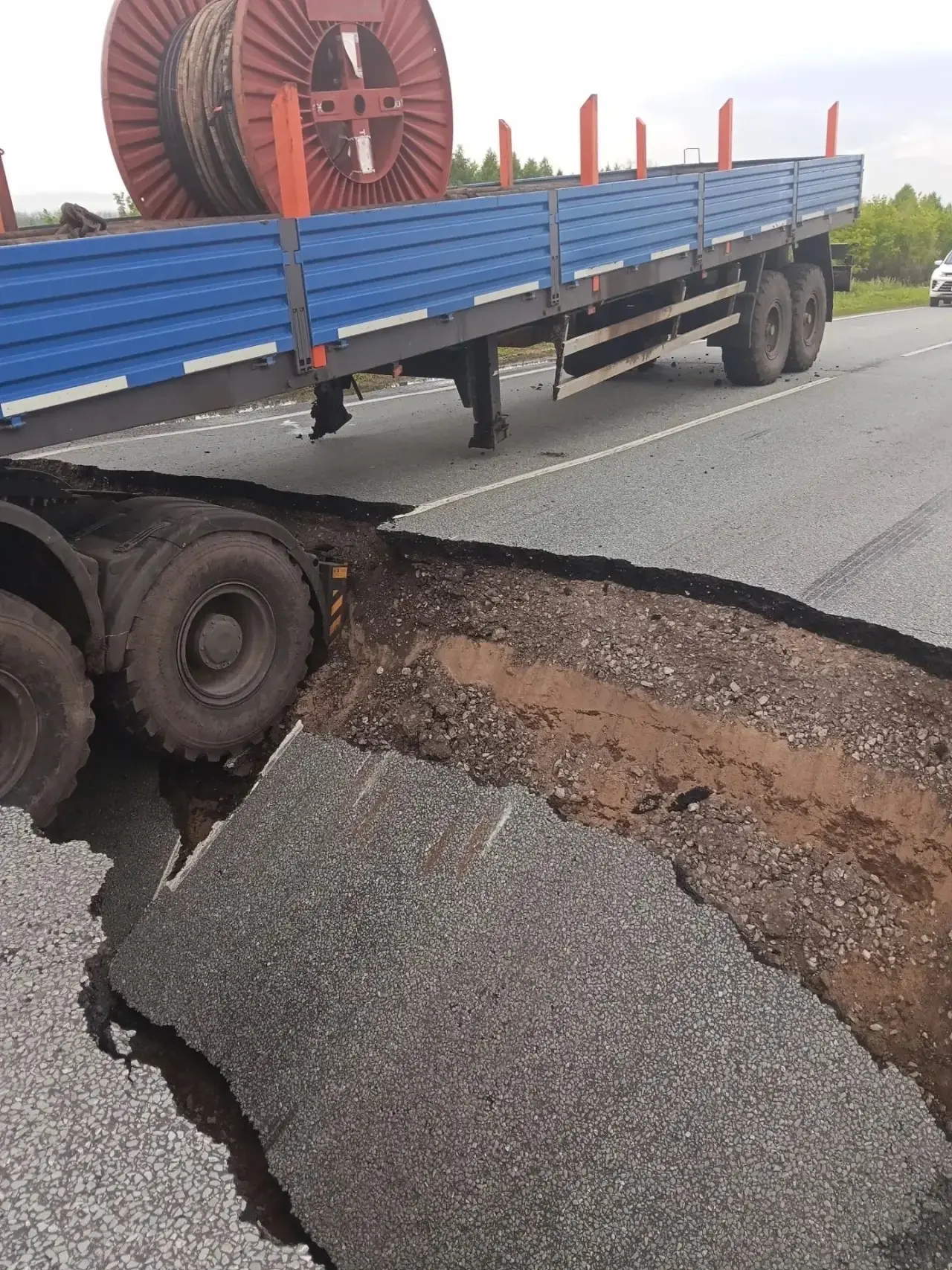Осторожно, размыло дорогу на Самару после  Ветлянки