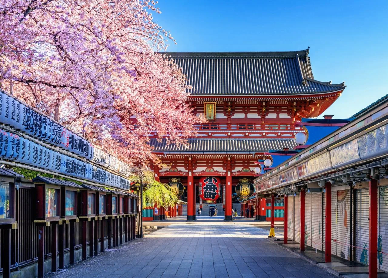 Район Асакуса в Токио, Япония 🇯🇵  🔹 Асакуса - исторический квартал на северо-востоке Токио, сохранив
