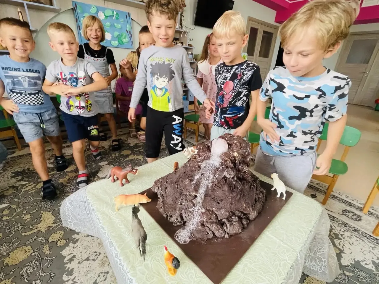 Сегодня наши ребята стали настоящими исследователями! Мы познакомились с удивительным к...