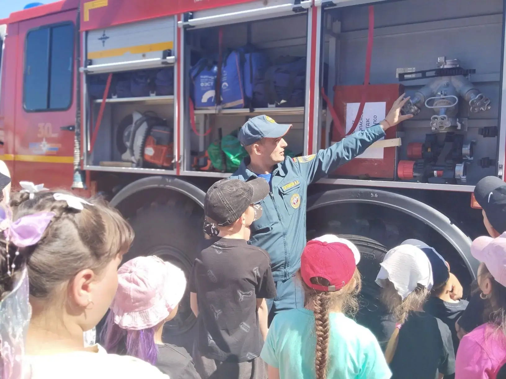 ЭКСКУРСИЯ В МИР ПОЖАРНОЙ БЕЗОПАСНОСТИ. 🚒🚨

Одним из самых ярких событий первой недели работы летне