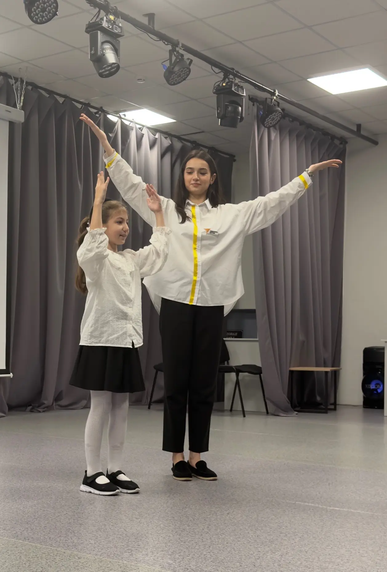 🎶 В школе — предпраздничная суета! Идёт активная подготовка к концерту ко Дню учителя. 🎶
