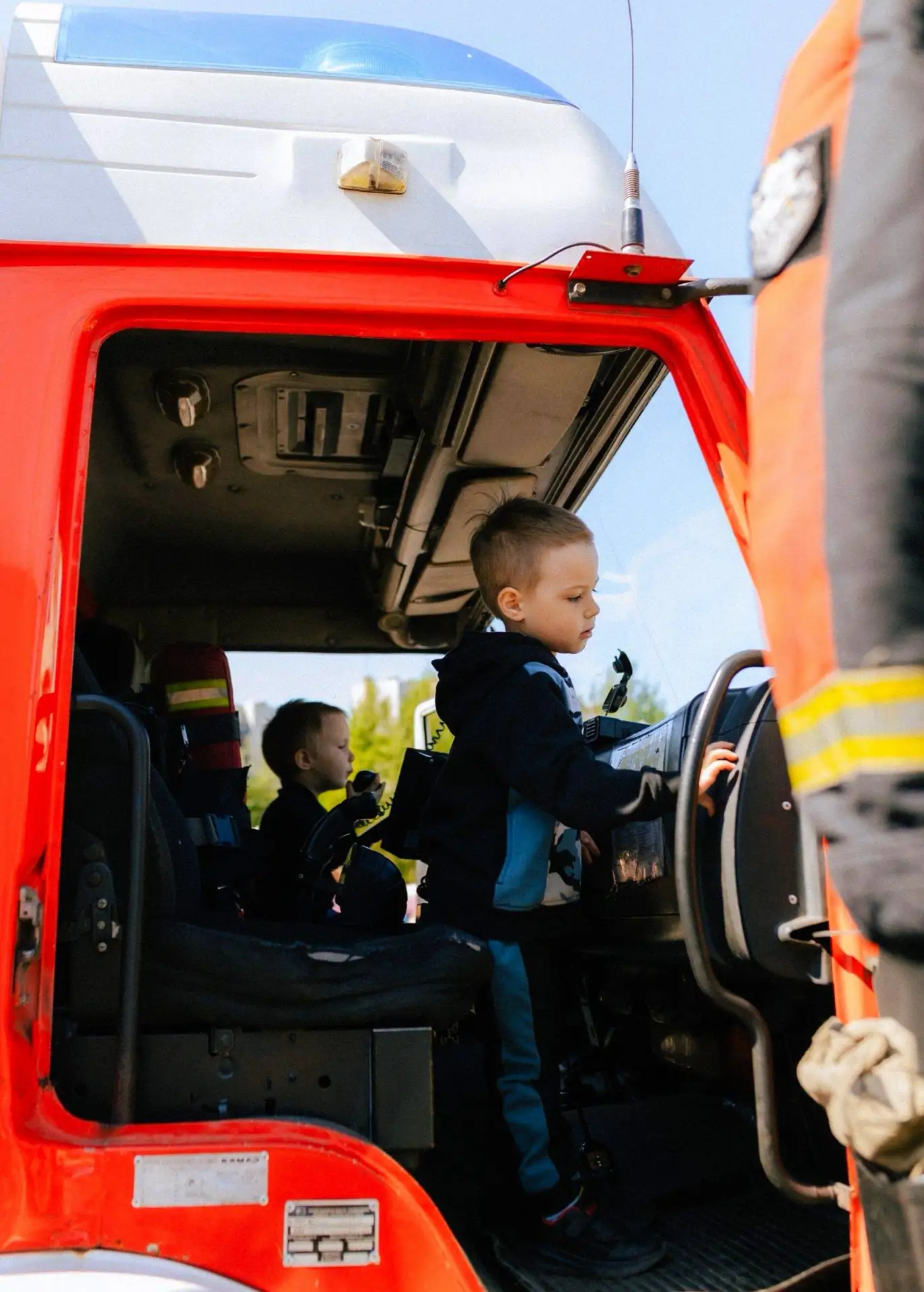 Фестиваль важных машин 🚒  🗓 30 мая 12:00-17:00 📍 ТРЦ «Жемчужная Плаза», парковка у Матисова канала  