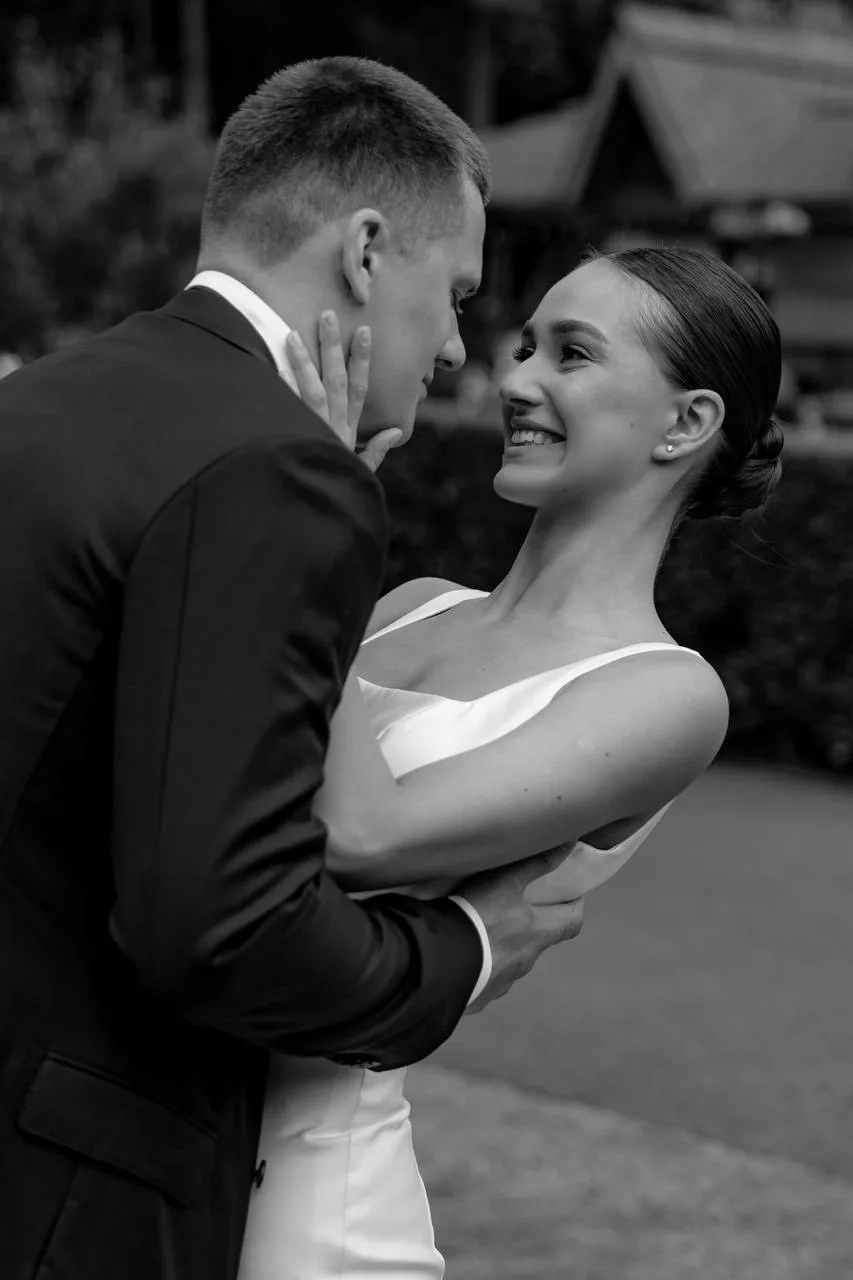 🔥 Лето у Клима Костина получилось насыщенным.

Сначала — свадьба. 💍
Затем — свадебное путешествие.