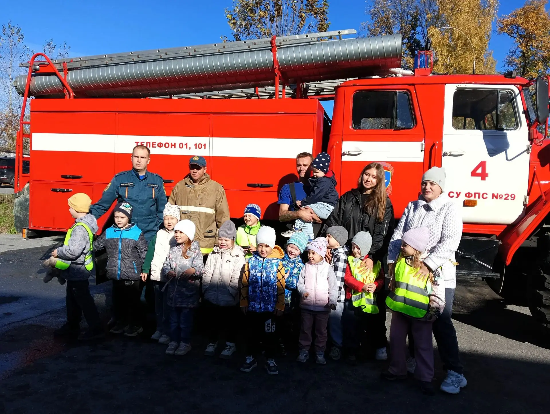 "Маленькие герои: наши дети на экскурсии в СПЧ-4! 🚒🧯"