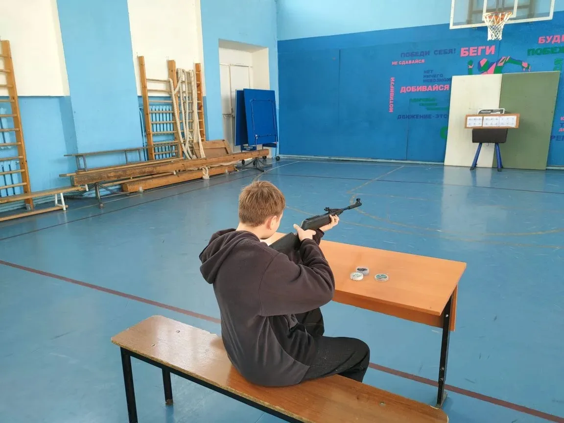 Зимние каникулы в лицее. И постреляли, и поиграли в баскетбол, и позанимались на доп. занятиях по ма