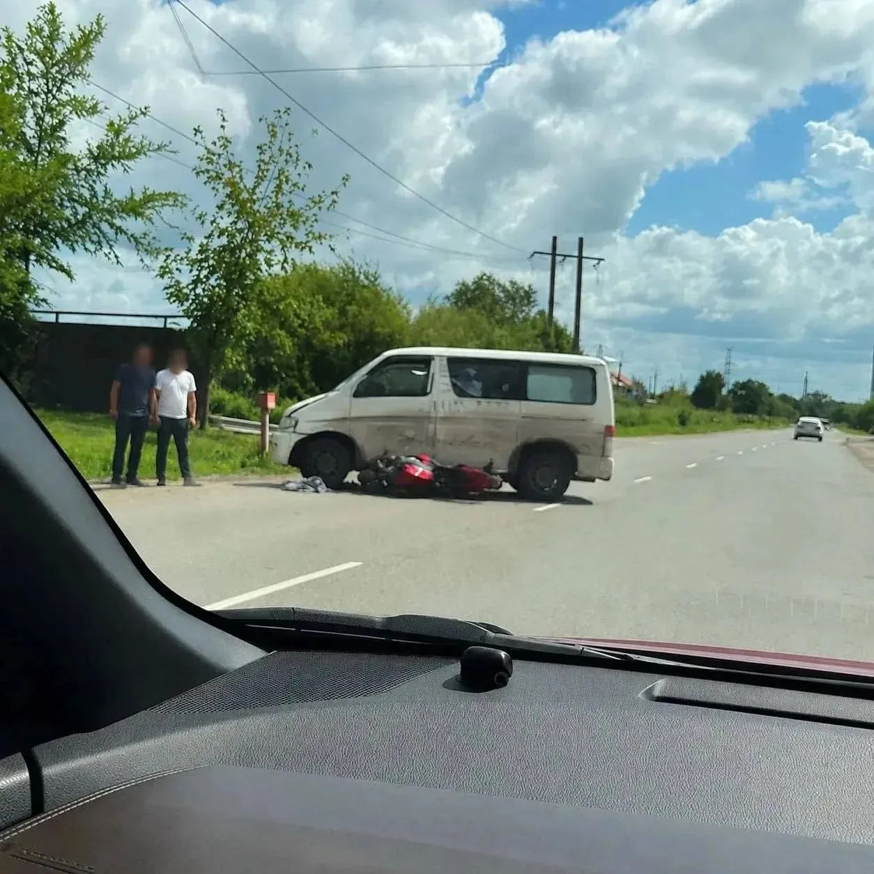 🏍️🚨 Мотоциклист пострадал в ДТП на улице Ушакова в Уссурийске