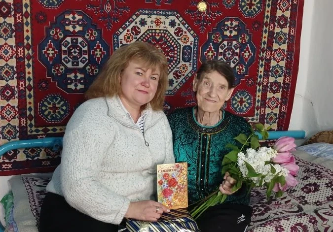 85 лет бодрости духа: в селе Кевсала поздравили Екатерину Яковлеву