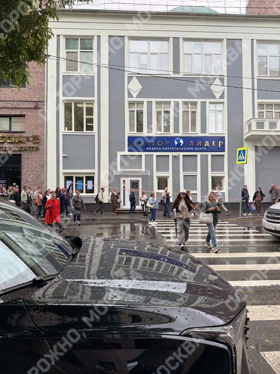 Пациентов и работников вывели из здания медицинской клиники на юго-востоке Москвы.