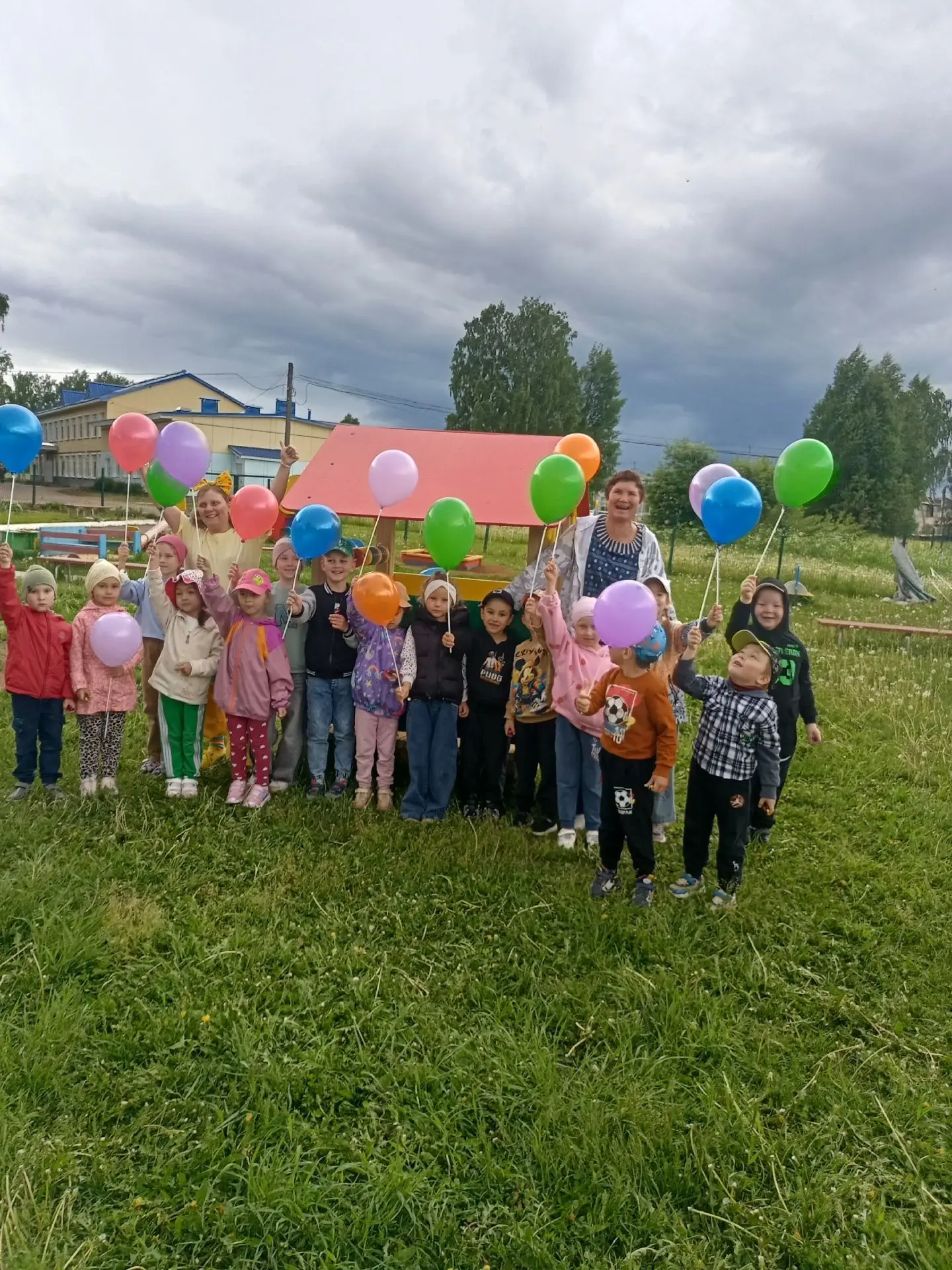 Международный день защиты детей. Часть 4
 
Специалисты и заведующая отделением социальной помощи сем