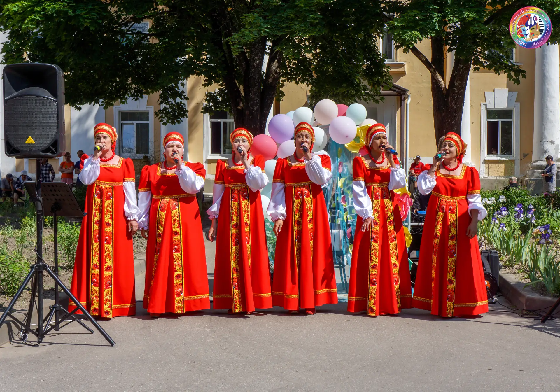 ✨ В День социального работника России народный самодеятельный коллектив вокальный ансамбль "Поющие с