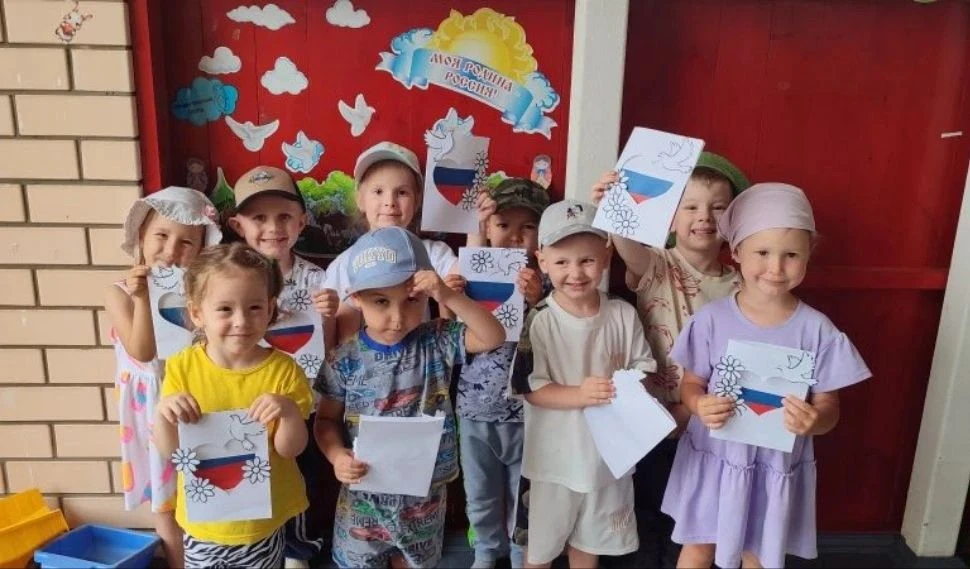 ✨ Во второй младшей группе "Фантазёры" прошла творческая мастерская, посвящённая празднику «День Рос
