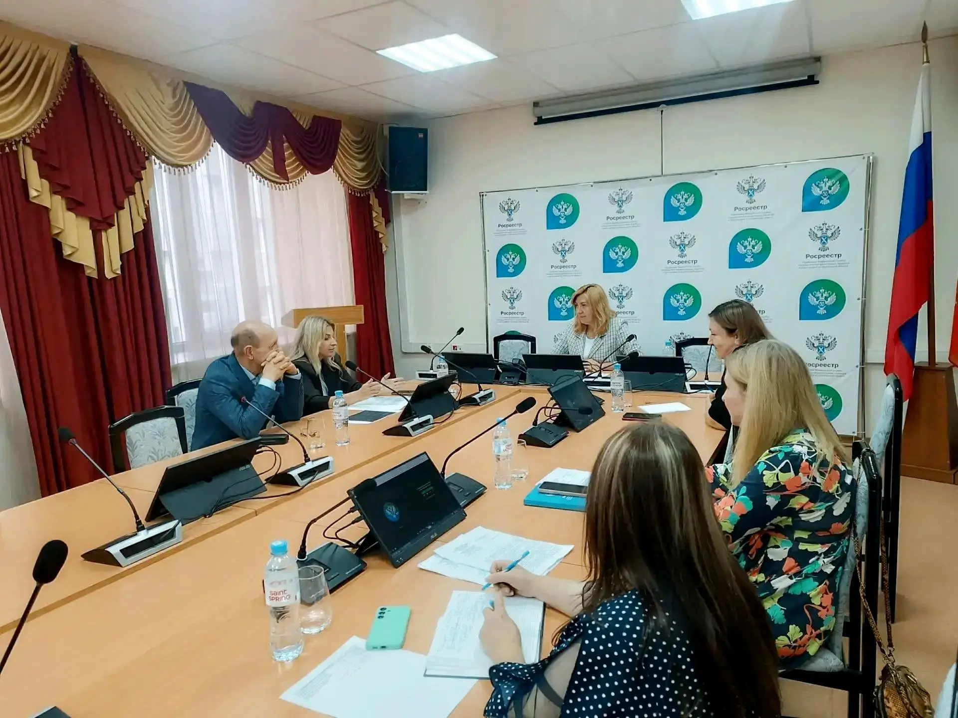 На площадке Управления Росреестра по Смоленской области прошла встреча с участием замес...