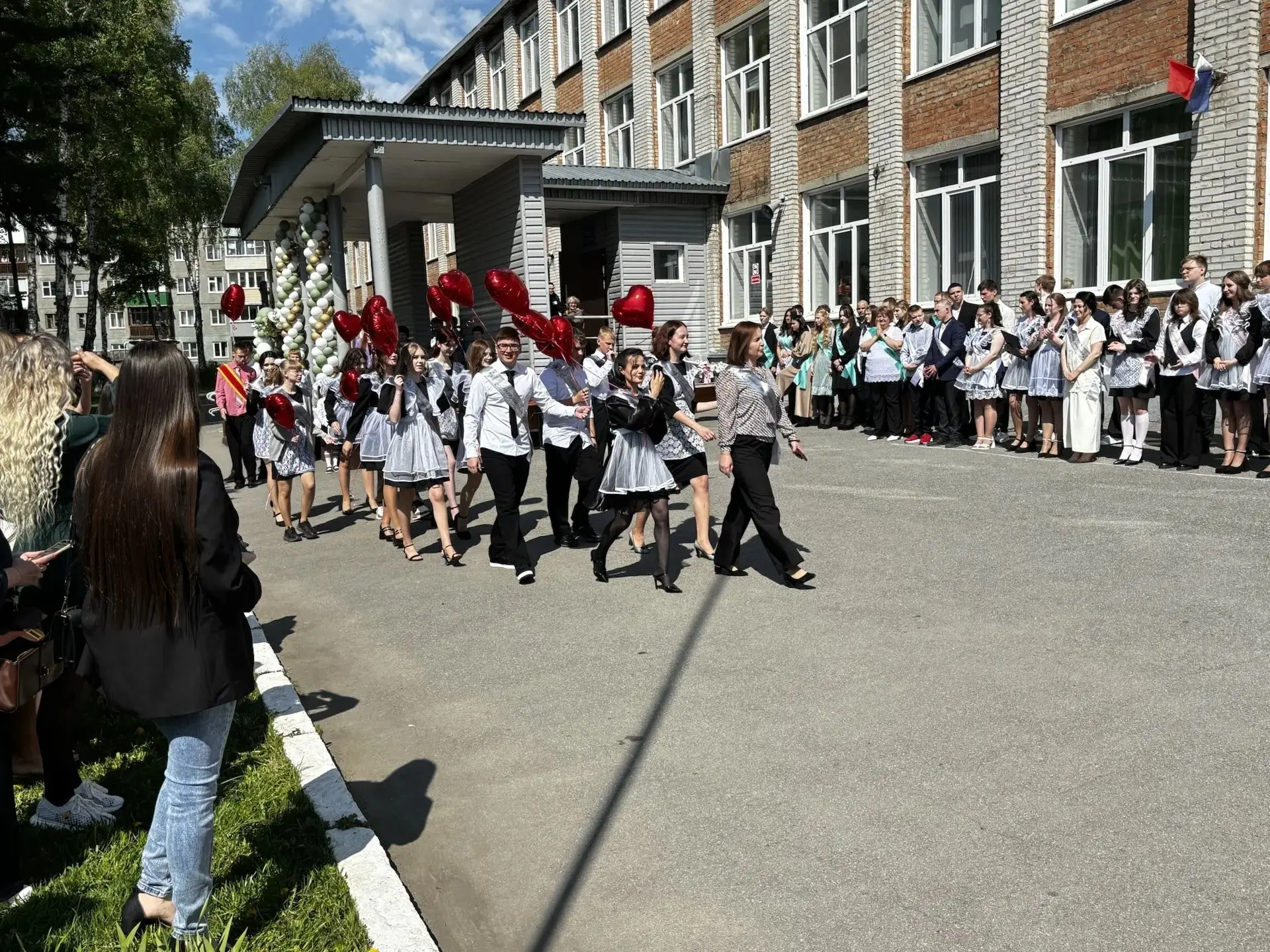 Последний звонок — это не просто окончание учебного года, а начало нового этапа в жизни. Последний з