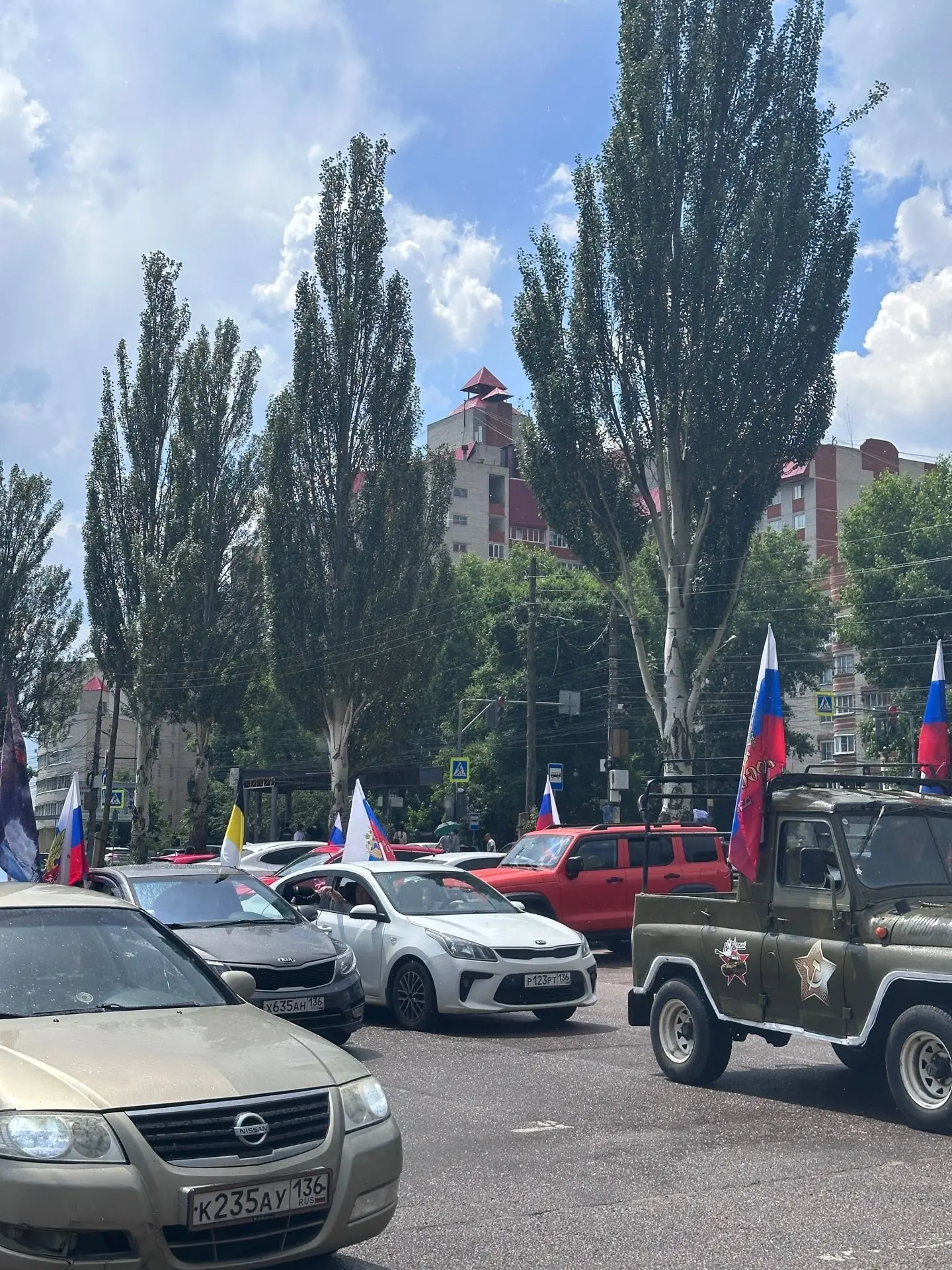 Праздничная прогулка нашего корреспондента продолжается

После мотопробега в честь Дня России запеча