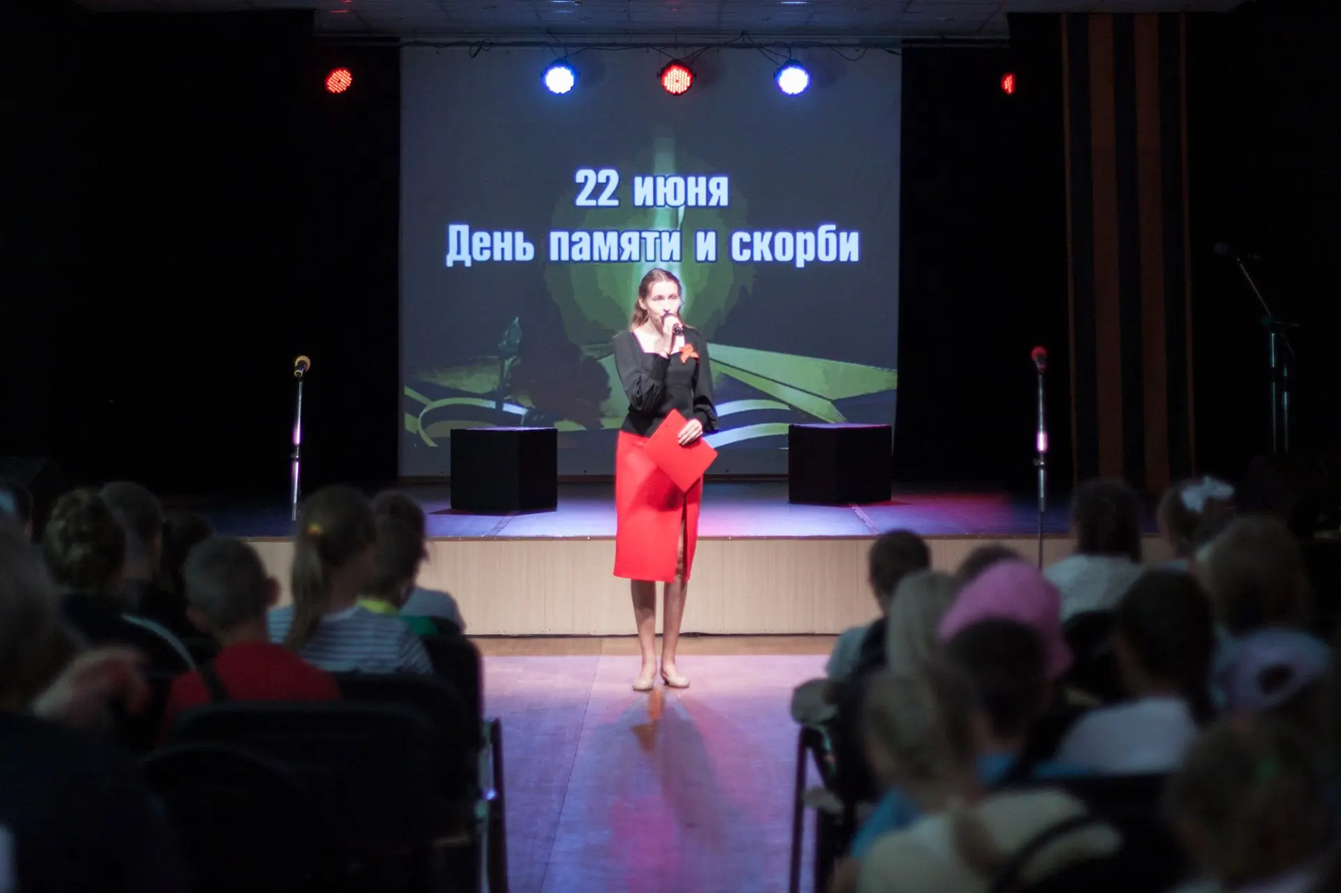 🎗Фоторепортаж «Чтобы жить, надо помнить»

Сегодня в Доме культуры «Знамя труда» прошла тематическая
