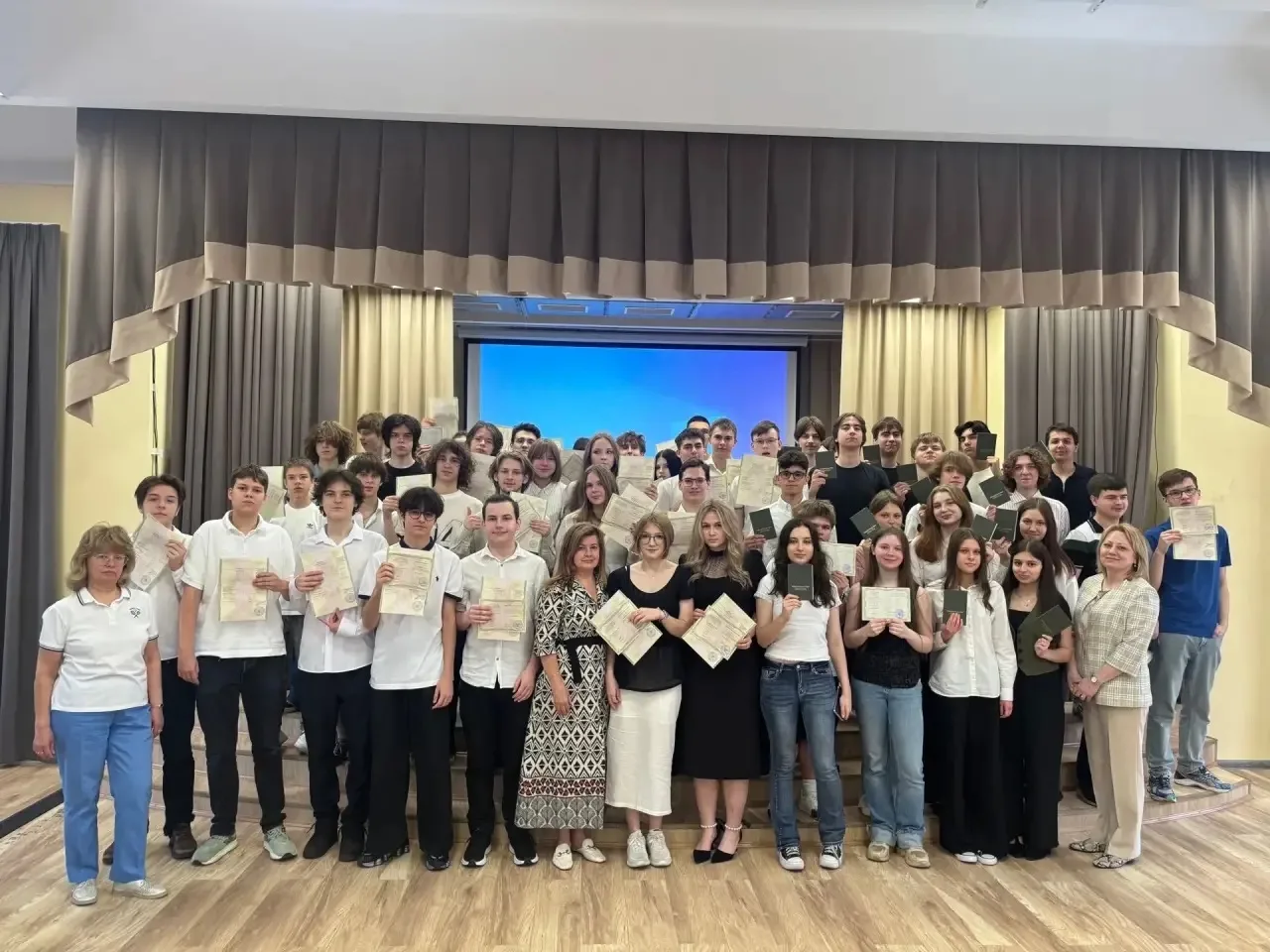 🎓 Закончилось обучение в рамках проекта «Профессиональное обучение без границ».  📚 Обучающиеся ИТ 10