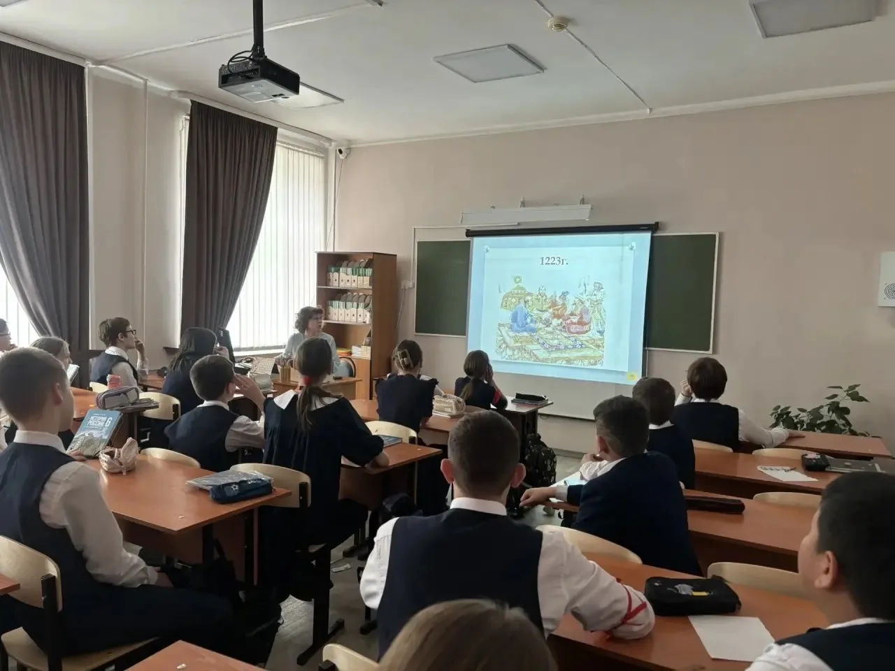 📜 Игра «Кто? Где? Когда?» в 6-х классах

Ребята начали изучать историю России, а уже отлично ориент