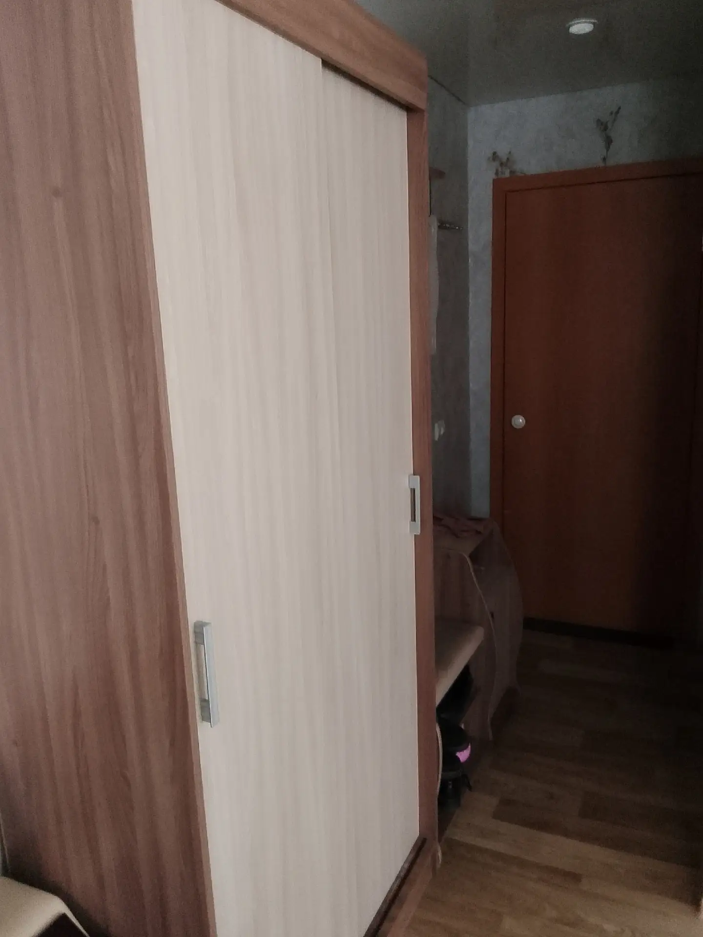 В связи с переездом продается 1 комнатная квартира с хорошим качественным ремонтом по а...
