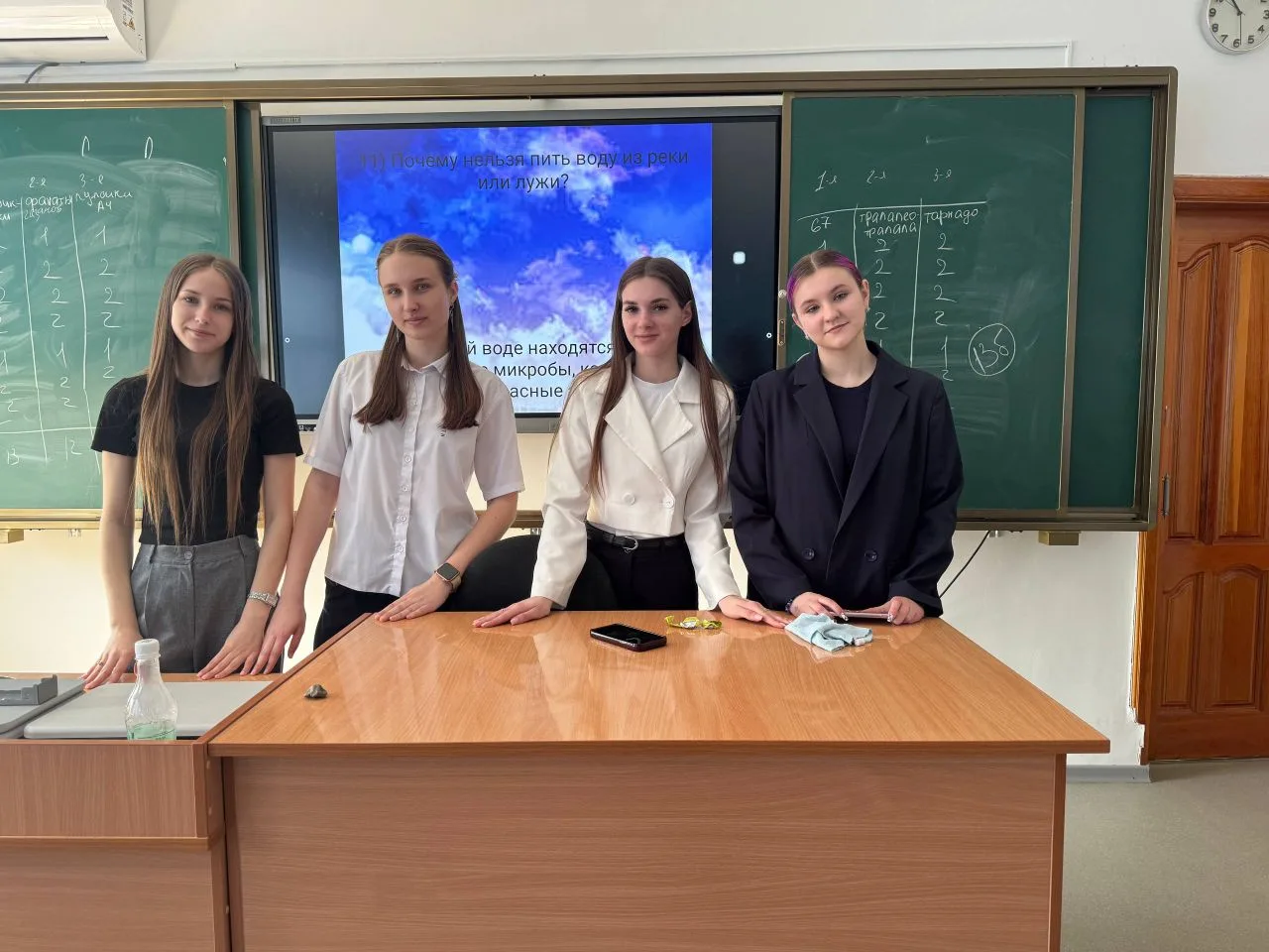 ⚡️ ДАЙДЖЕСТ НЕДЕЛИ: КРАТКО О ГЛАВНОМ  🚀 КОСМОС: ВЫХОДИМ НА ОРБИТУ  На открытом уроке ко Дню космонав