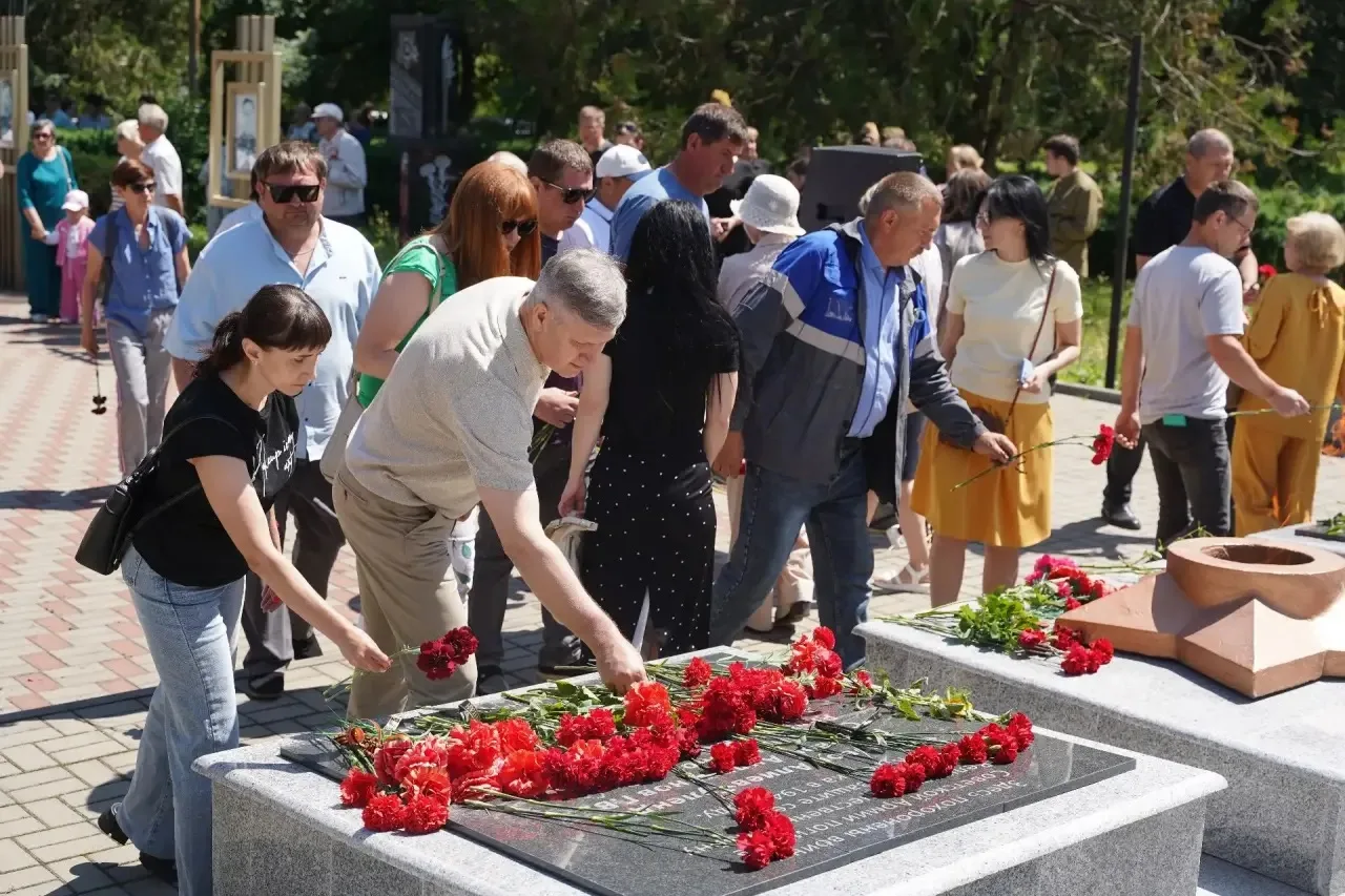 Сегодня на Мемориале Славы в селе Курсавка прошло мероприятие, посвящённое Дню памяти и скорби. 22 и