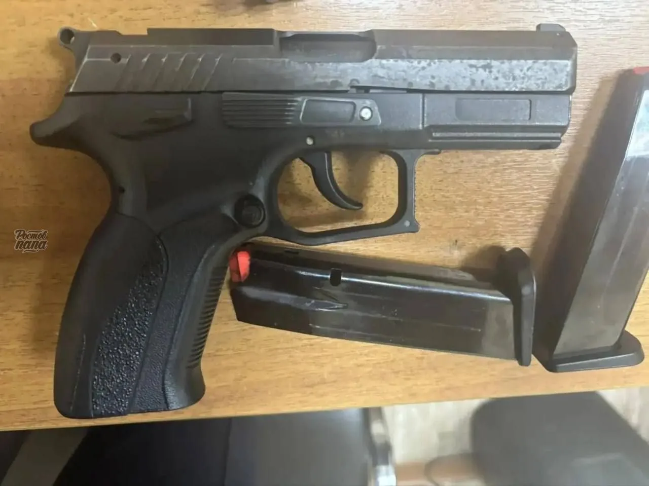 В Азовском районе мужчина выстрелил в знакомого из-за ревности