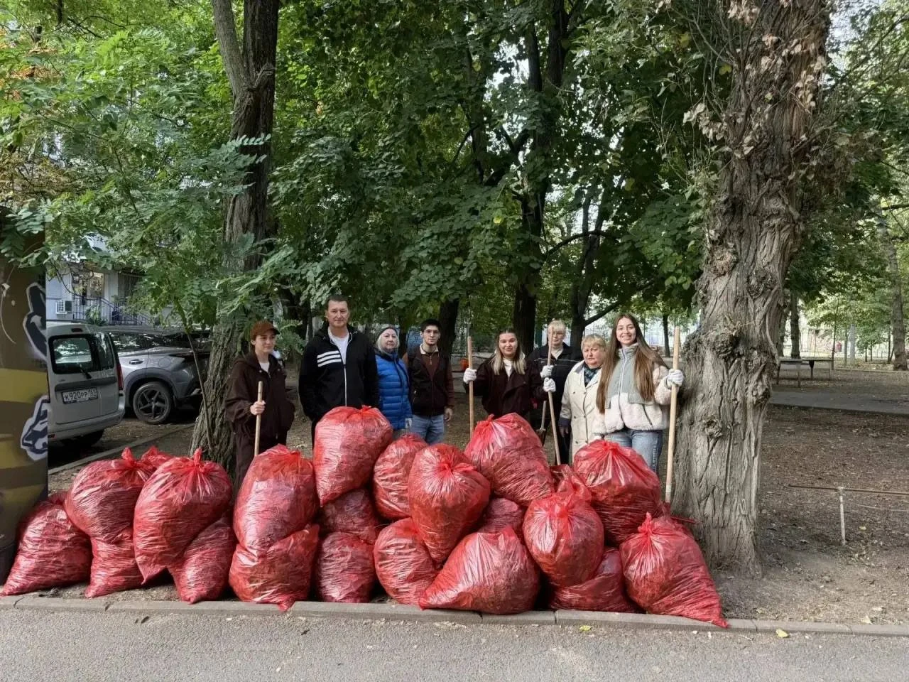 В Ростове во время субботника ликвидировали более 200 тонн мусора