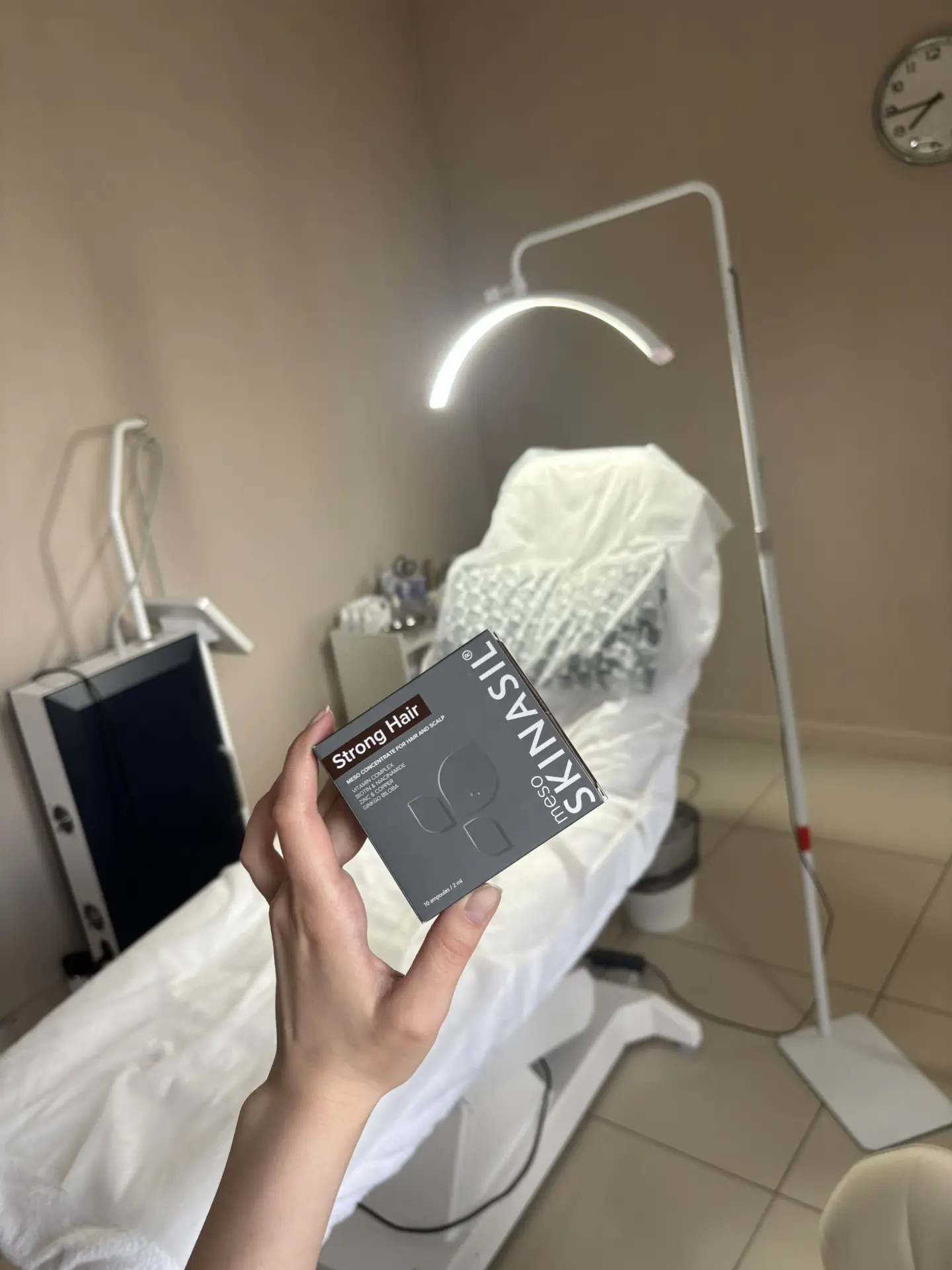 Сегодня активно работаем, стимулируем рост волос 👩🏼‍⚕️