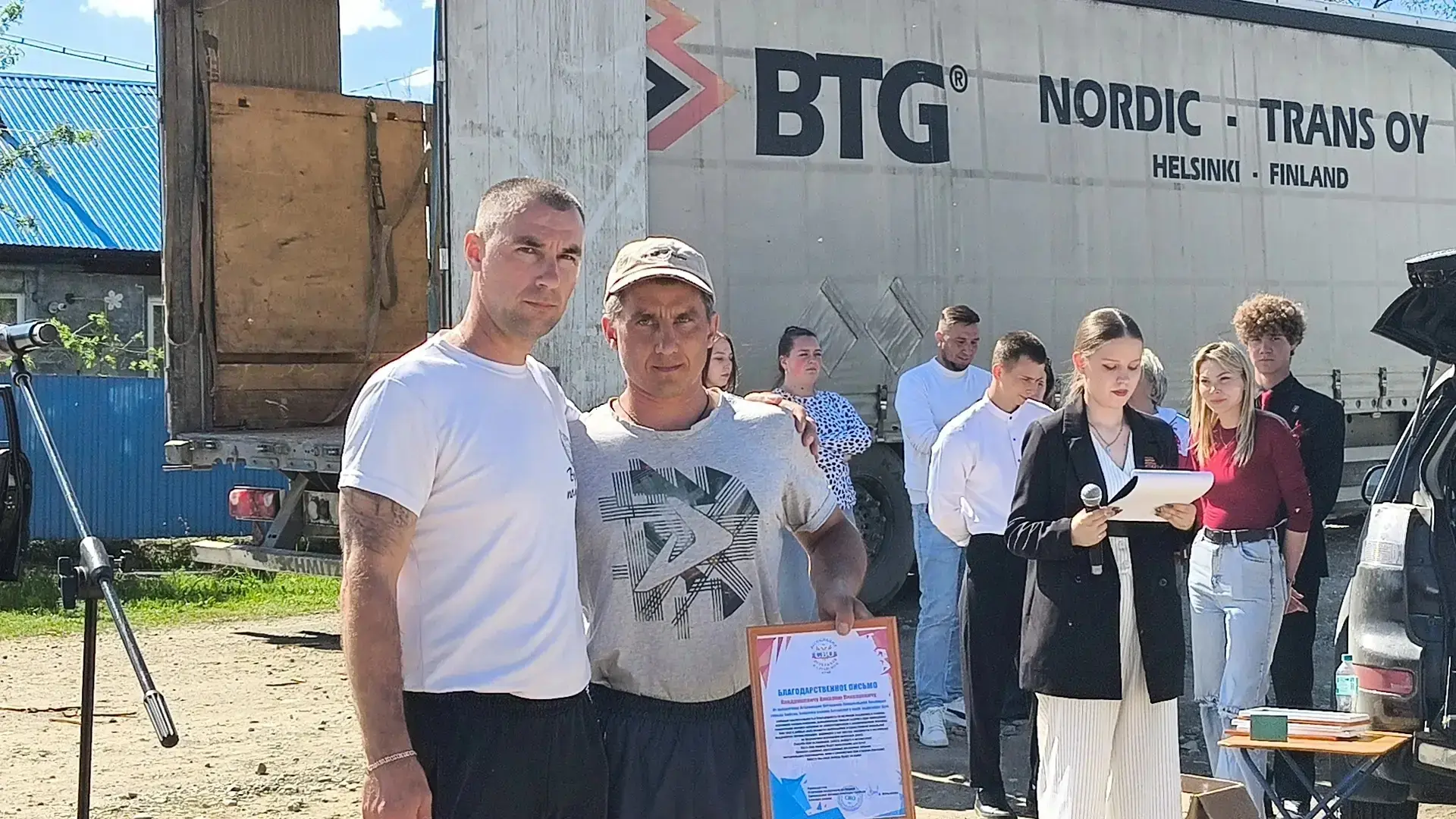 «Фура с гуманитарным грузом благополучно доехала до Курска», - сообщает канал Новости Алтая.   «Нача