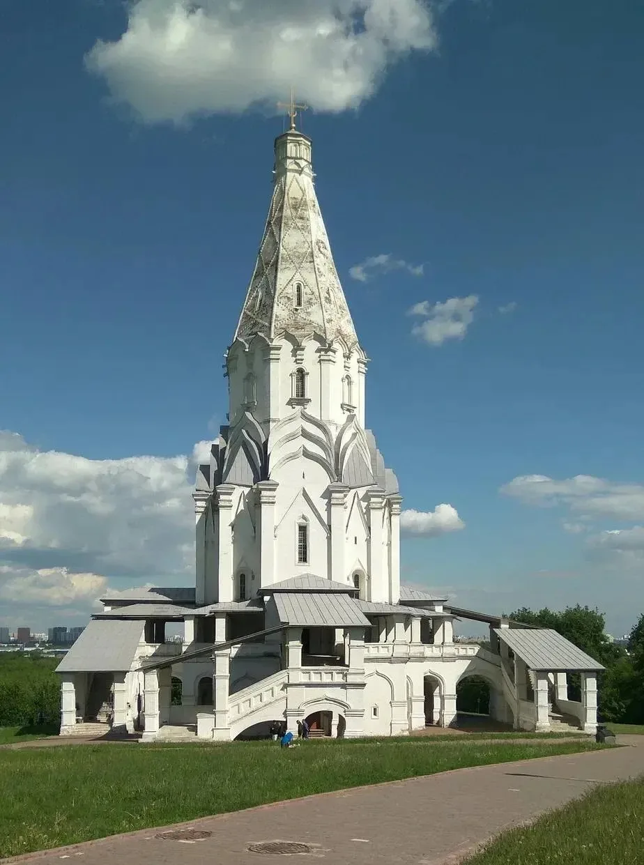⛪ Белокаменная башня, которой почти 500 лет
