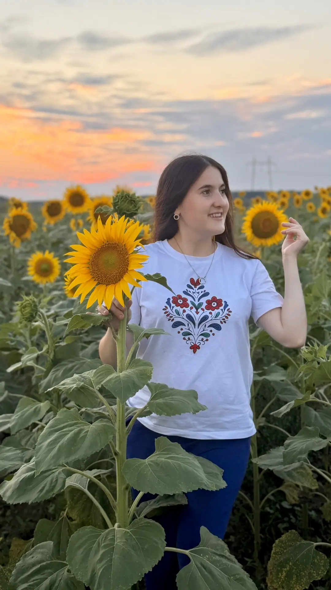 Хэерле коннэр☀️
Авылдан килешли конбагыш басуында фотосессия ясап алдык🌻😍