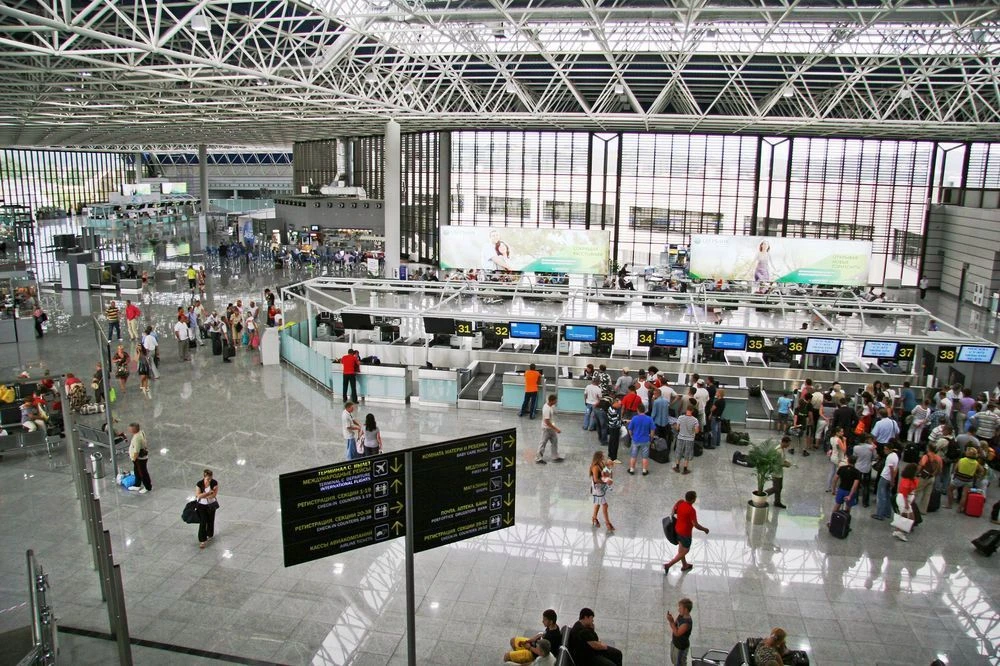 Почти 40 рейсов задерживаются в аэропорту Сочи