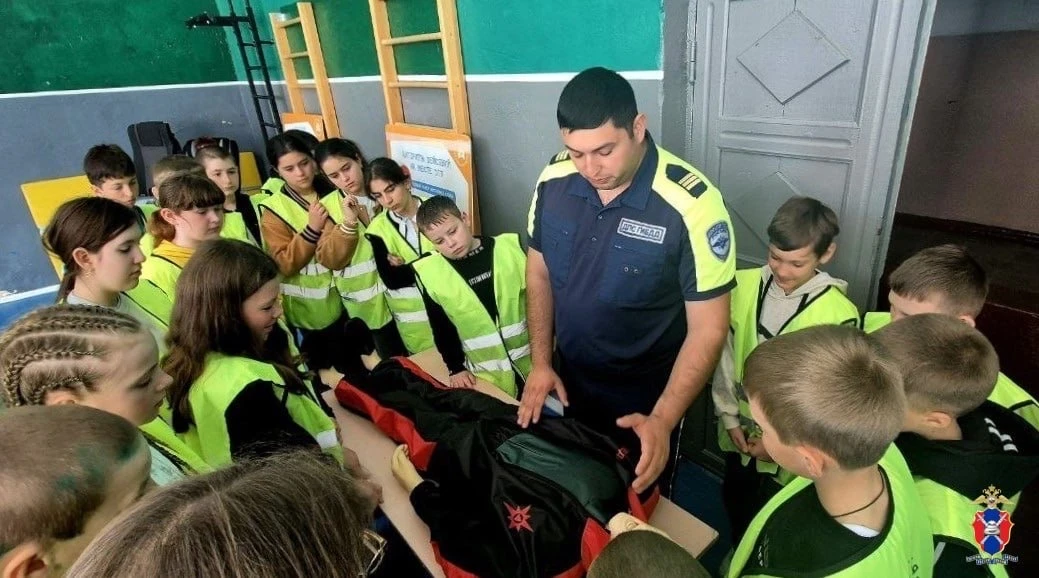 🚌В Чонгарской школе сотрудники Госавтоинспекции провели занятие на базе мобильного комплекса «Лабора
