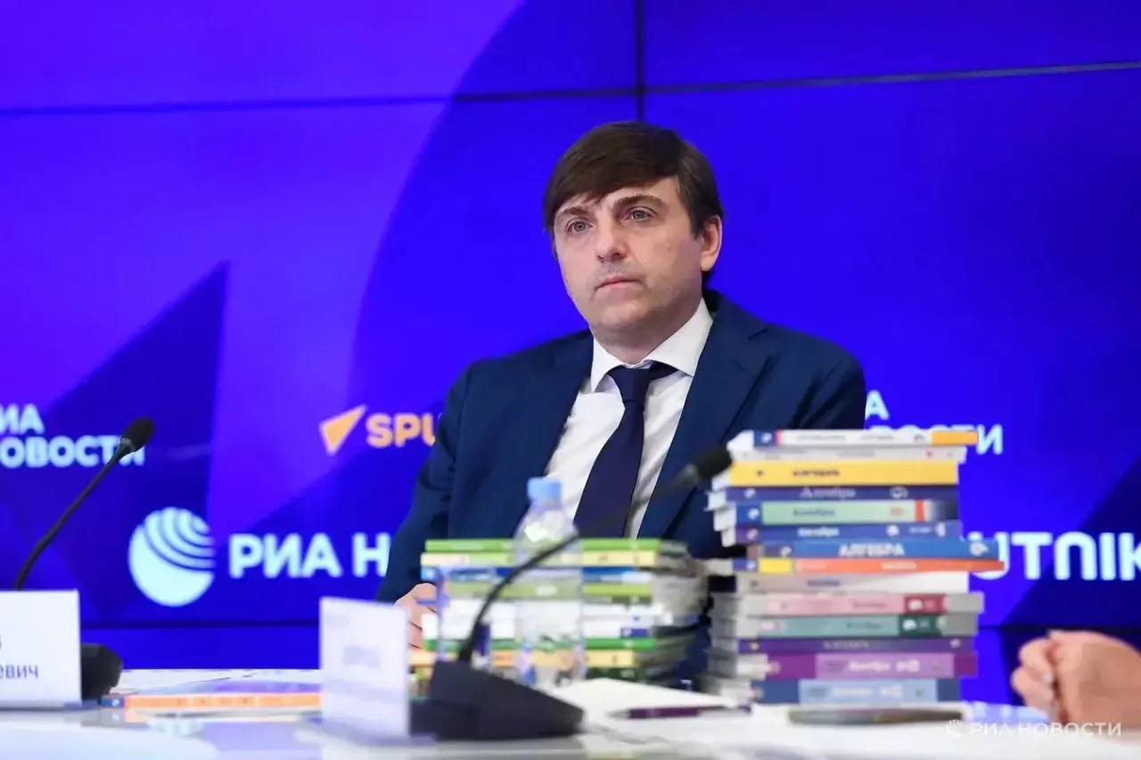 Кравцов рассказал об изменениях школьной программы с 1 сентября.