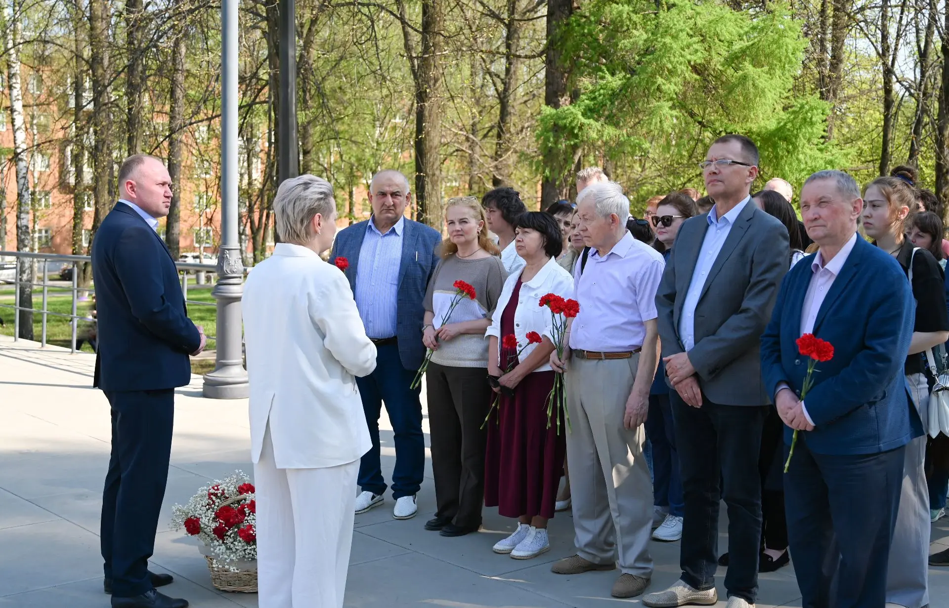 УдГУ почтил подвиг героев  В преддверии великого праздника Победы преподаватели и сотрудники Удмуртс