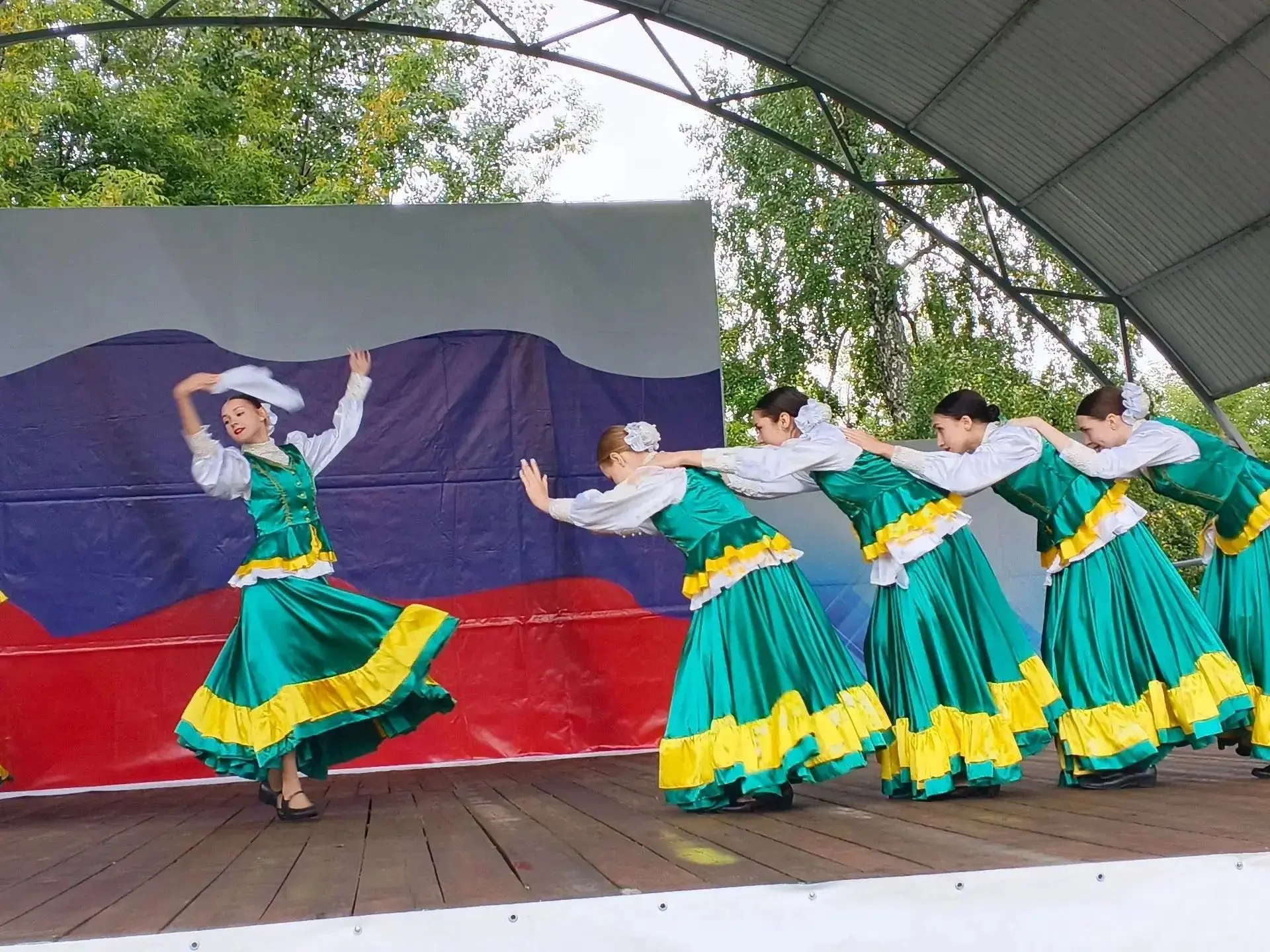 🎉 Праздник в честь Дня Государственного флага РФ прошёл сегодня в городском парке! 🎉
