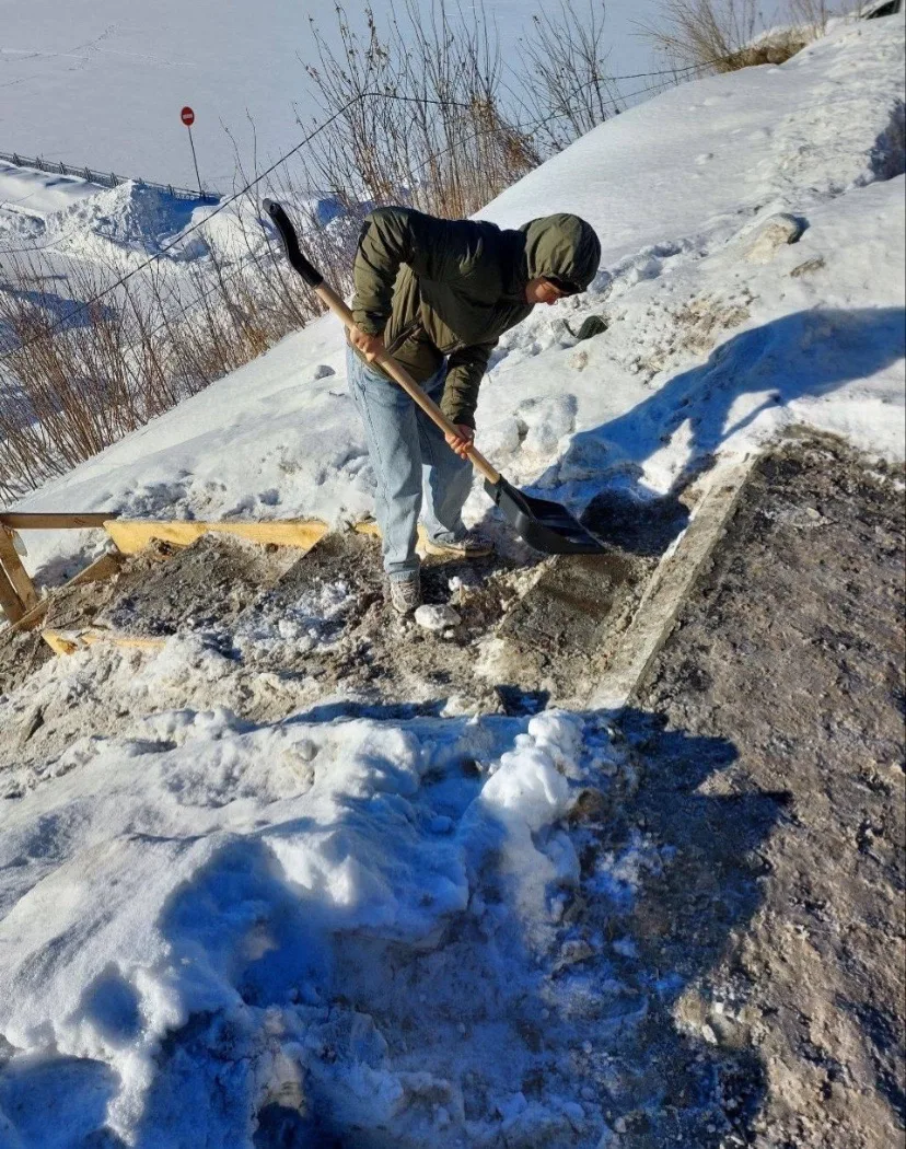 ⚡️Снежный десант  Вот и снова на улицах Центрального района появились наши самые добрые и энергичные