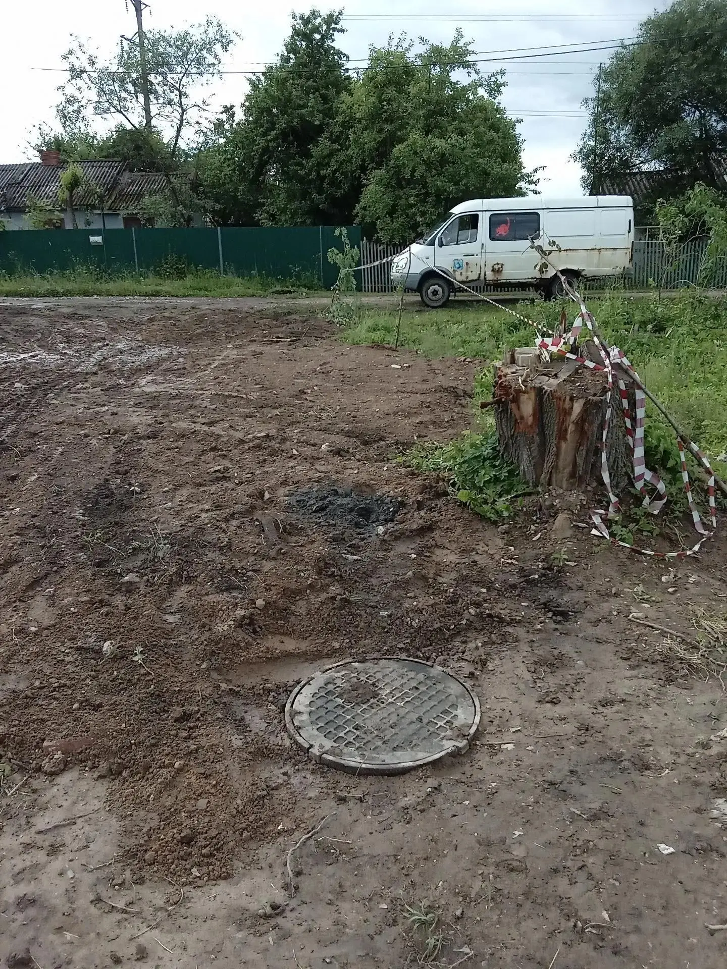 В населенном пункте Тесово-Нетыльский, на улице Школьной, 8, на территории средней обще...
