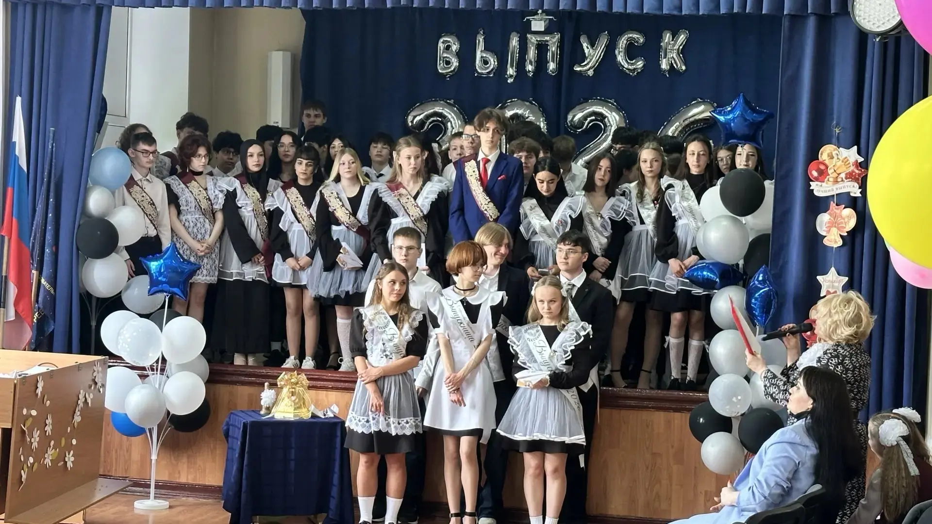 Сегодня, 26 мая, особенный день — для наших ребят 9А, 9Б, 11А классов  прозвенел последний звонок.❤❤